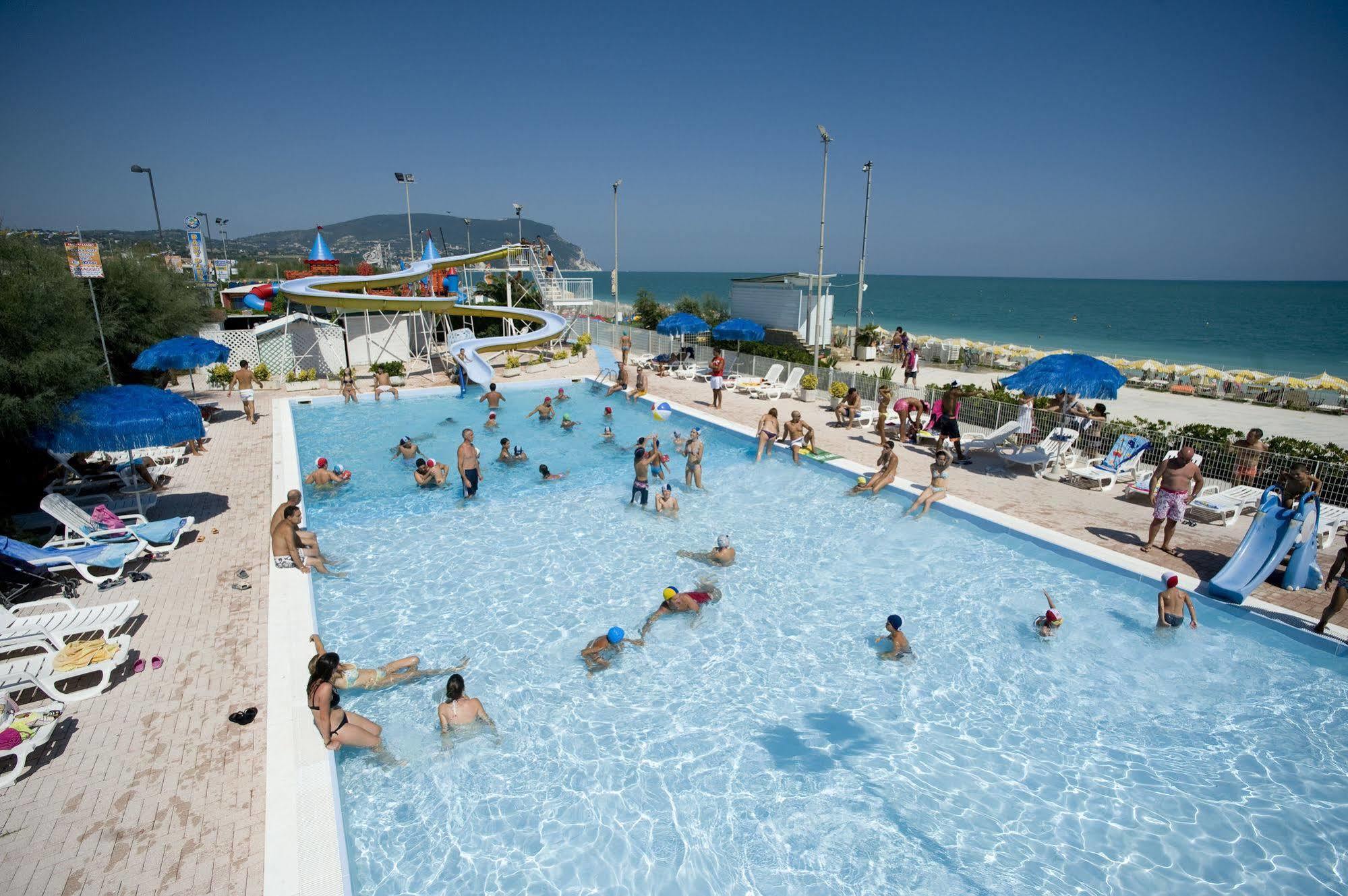 Villaggio Centro Vacanze De Angelis Numana Kültér fotó
